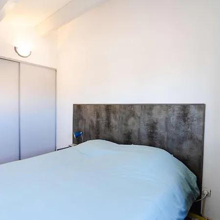 Pavillon Climatise Avec Wifi, Piscine, Tennis Et Parking, A Quelques Minutes De La - Fr-1-409-256 Villa *